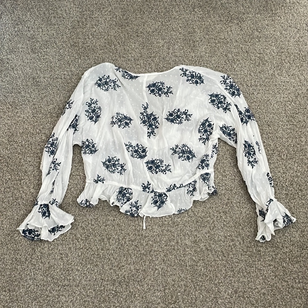 Planet Blue White Top with Blue Flowers - Picture 5 of 5